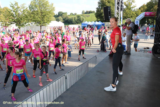 Warm-Up vor dem 8km Lauf 2018 (©Foto: Martin Schmitz)